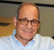 Профессор А.Менахем - ведущий специалист Израиля в области протезирование суставов